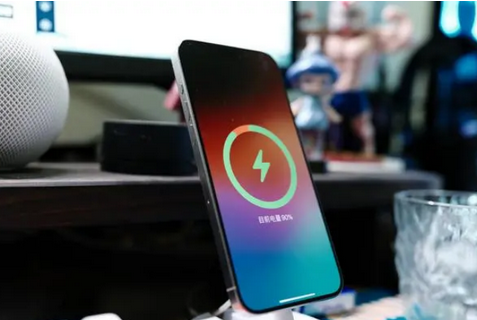 桃源苹果15换屏服务分享用什么充电器给iPhone15充电更好 